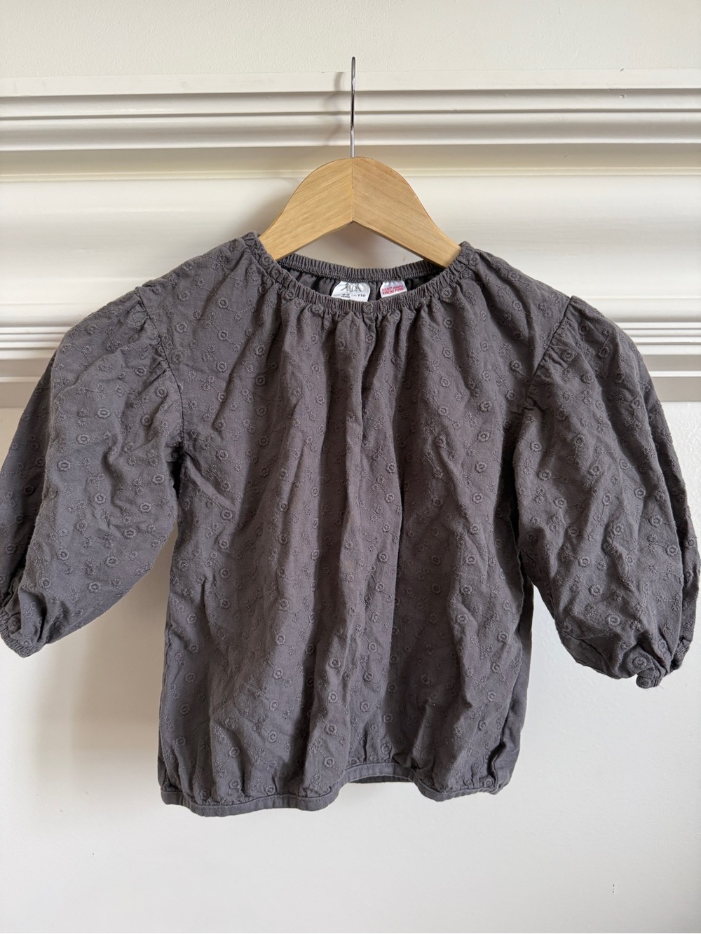 Zara Girls Gray Eyelet Puff-Sleeve Blouse